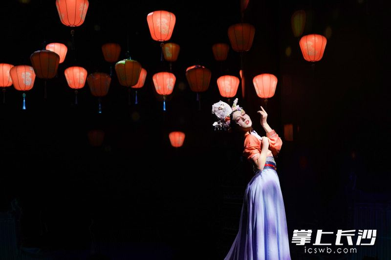 灯花笑千山，茶客的新篇章——潇湘之夜的最新章节探索